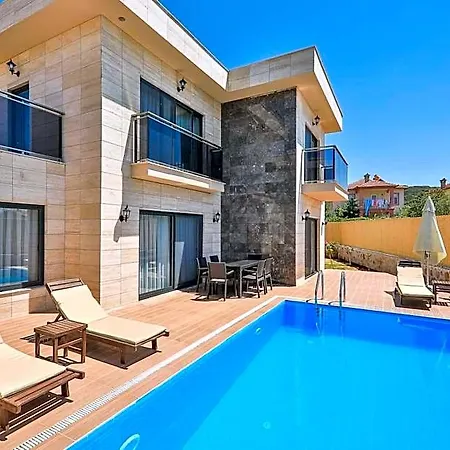 Charming With Private Pool In 4* كاس