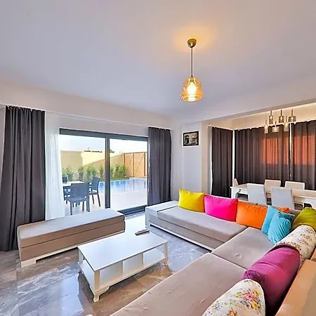 Charming With Private Pool In 4* كاس