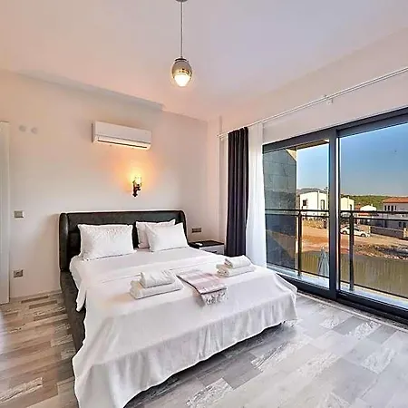 Charming With Private Pool In 4*