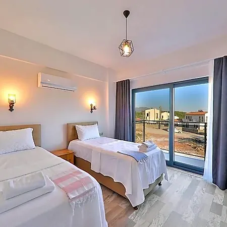 Charming With Private Pool In 4*