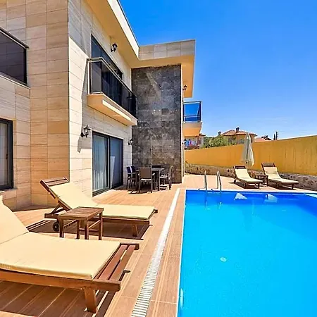 Charming With Private Pool In 4* كاس