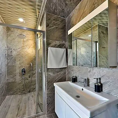 Charming With Private Pool In